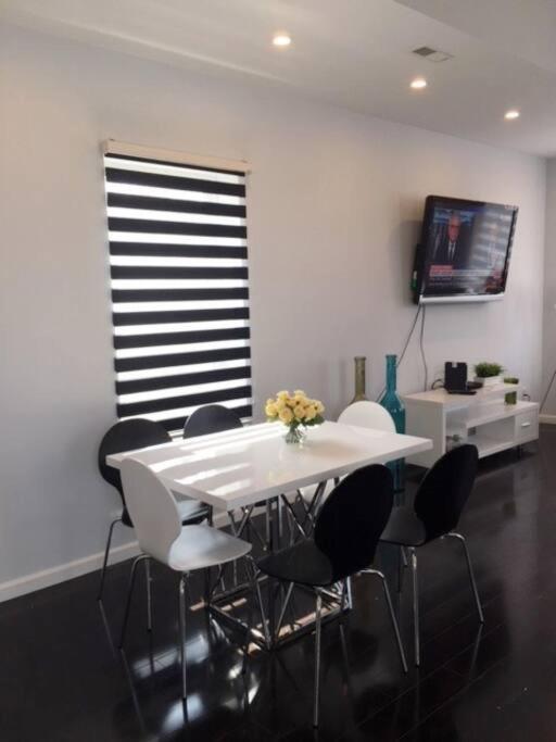 Luxury Three Story Apartment In Short North โคลัมบัส ภายนอก รูปภาพ