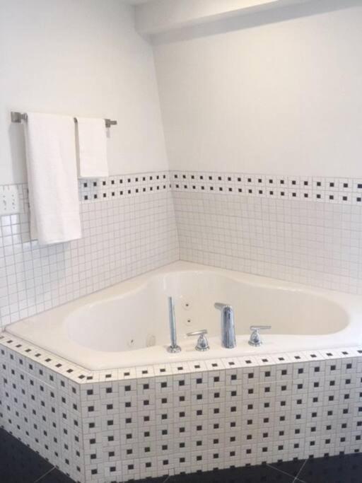 Luxury Three Story Apartment In Short North โคลัมบัส ภายนอก รูปภาพ