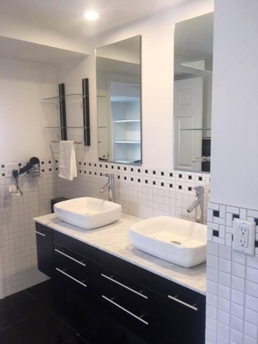 Luxury Three Story Apartment In Short North โคลัมบัส ภายนอก รูปภาพ